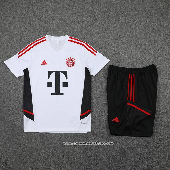 Fato de Treino
 Bayern de Munique
 22/23 Manga Curta
 Branco
 - Calcas Curta
